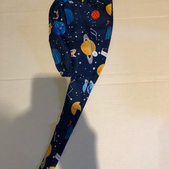 Skull cap hats with planet design - Picture 2 of 3